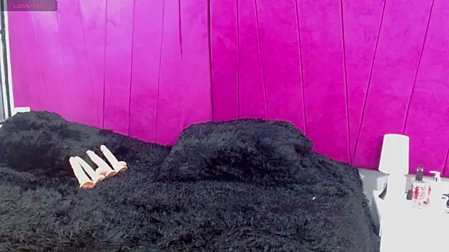 Snapshot of sharlot_sexi chatting on April 9, 6:19 am sharlot sexi online show from April 9, 6:19 am