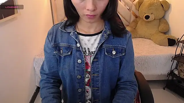 Snapshot of ahmy_ chatting on May 19, 1:56 am ahmy online show from May 19, 1:56 am