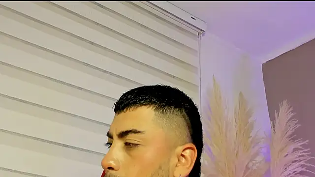 Snapshot of Alexander_Diazz chatting on May 13, 12:02 pm Alexander Diazz online show from May 13, 12:02 pm