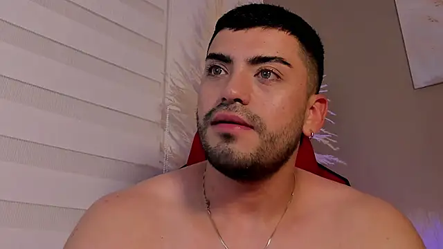 Snapshot of Alexander_Diazz chatting on May 16, 12:51 am Alexander Diazz online show from May 16, 12:51 am