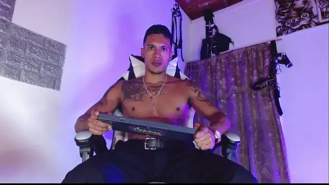 DARK BLACK 0 online show from June 13, 3:59 am