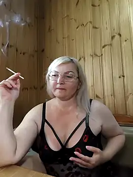 Snapshot of White-Chocolatte chatting on May 1, 9:03 am White-Chocolatte online show from May 1, 9:03 am