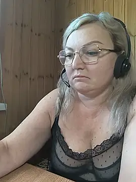 Snapshot of White-Chocolatte chatting on June 5, 7:03 am White-Chocolatte online show from June 5, 7:03 am
