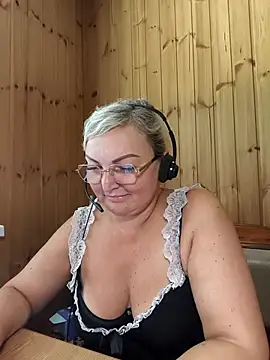 Snapshot of White-Chocolatte chatting on June 26, 6:51 am White-Chocolatte online show from June 26, 6:51 am