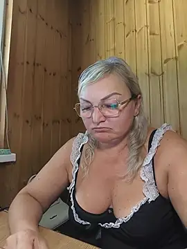 Snapshot of White-Chocolatte chatting on June 30, 5:41 am White-Chocolatte online show from June 30, 5:41 am