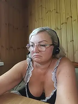 Snapshot of White-Chocolatte chatting on July 1, 7:32 am White-Chocolatte online show from July 1, 7:32 am