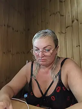 Snapshot of White-Chocolatte chatting on July 6, 3:58 pm White-Chocolatte online show from July 6, 3:58 pm