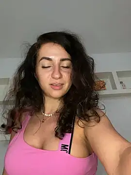 Snapshot of KarolDolly05 chatting on July 28, 8:52 pm KarolDolly05 online show from July 28, 8:52 pm