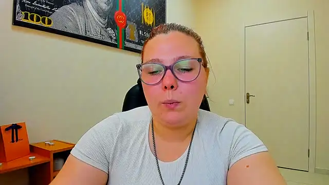 Snapshot of Aillia-Rous chatting on July 7, 7:23 am Aillia-Rous online show from July 7, 7:23 am