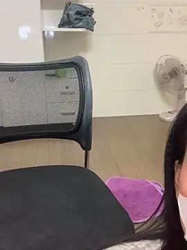 Snapshot of -Susu_ chatting on April 11, 9:57 am -Susu online show from April 11, 9:57 am