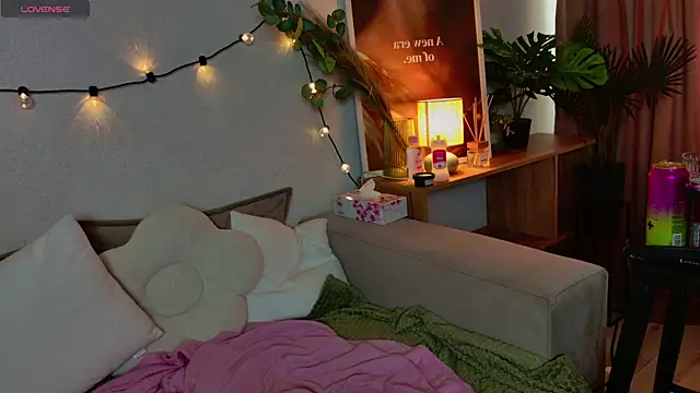 Lumllue online show from April 14, 9:48 am