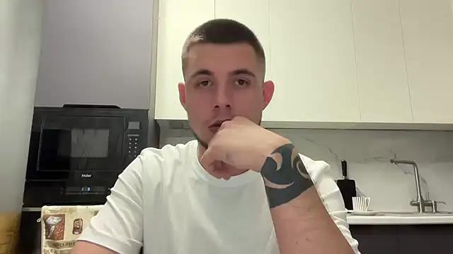 Snapshot of Viktor348 chatting on April 7, 12:38 pm Viktor348 online show from April 7, 12:38 pm