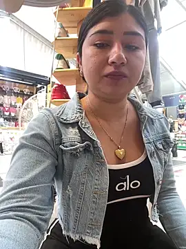 Snapshot of mariana-0306 chatting on April 10, 4:33 pm mariana-0306 online show from April 10, 4:33 pm