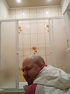 Snapshot of Luceriusbigass chatting on December 9, 12:56 am Luceriusbigass online show from December 9, 12:56 am