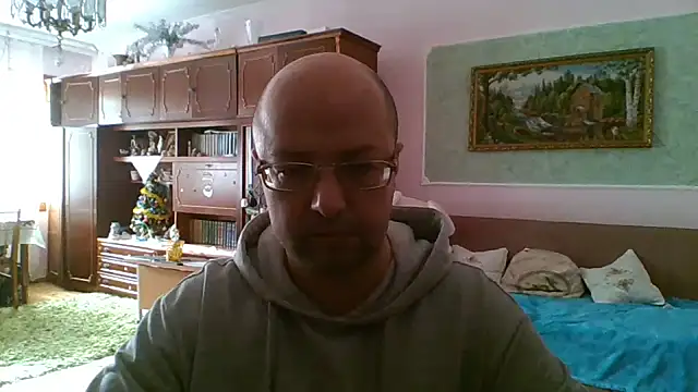 Snapshot of Luceriusbigass chatting on February 15, 11:28 am Luceriusbigass online show from February 15, 11:28 am