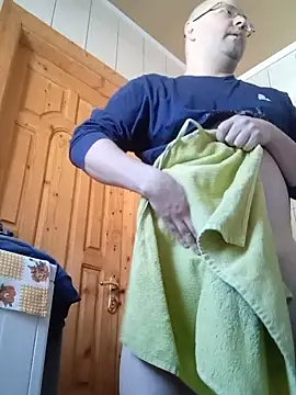 Snapshot of Luceriusbigass chatting on February 23, 9:11 am Luceriusbigass online show from February 23, 9:11 am