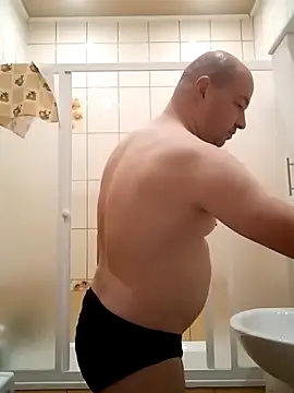 Snapshot of Luceriusbigass chatting on November 6, 3:35 pm Luceriusbigass online show from November 6, 3:35 pm