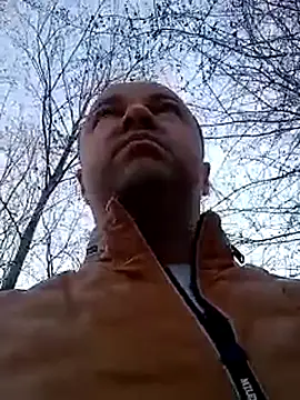 Snapshot of Luceriusbigass chatting on November 7, 11:21 am Luceriusbigass online show from November 7, 11:21 am