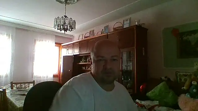 Snapshot of Luceriusbigass chatting on July 5, 7:15 am Luceriusbigass online show from July 5, 7:15 am