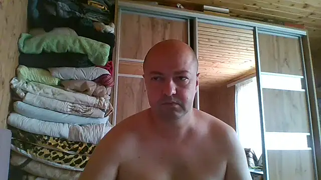 Snapshot of Luceriusbigass chatting on July 25, 8:34 am Luceriusbigass online show from July 25, 8:34 am