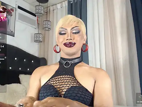Snapshot of ButtWhoreBELLA chatting on July 10, 9:17 pm ButtWhoreBELLA online show from July 10, 9:17 pm
