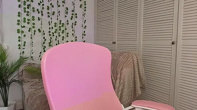 Snapshot of vielleee chatting on May 15, 2:07 am vielleee online show from May 15, 2:07 am