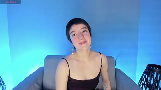 Snapshot of Atheena__ chatting on June 4, 12:33 pm Atheena online show from June 4, 12:33 pm