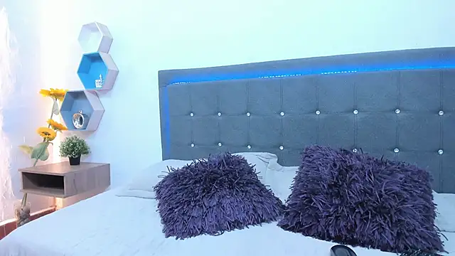 Snapshot of NatashaDiamond chatting on May 2, 1:27 pm NatashaDiamond online show from May 2, 1:27 pm