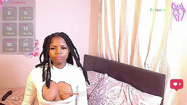 Snapshot of CocoaBelle chatting on April 11, 5:39 pm CocoaBelle online show from April 11, 5:39 pm