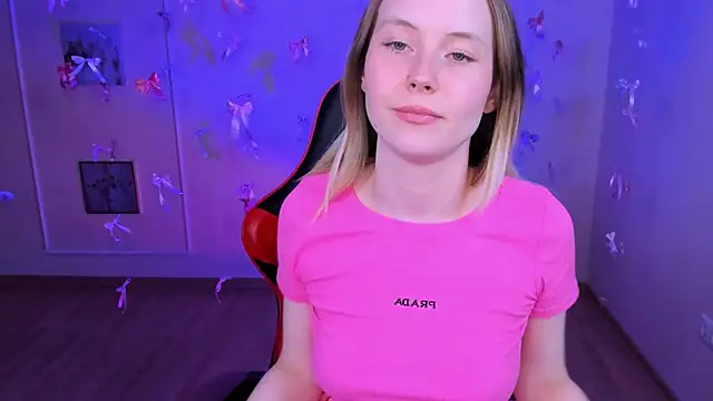 yourella online show from April 7, 11:15 pm