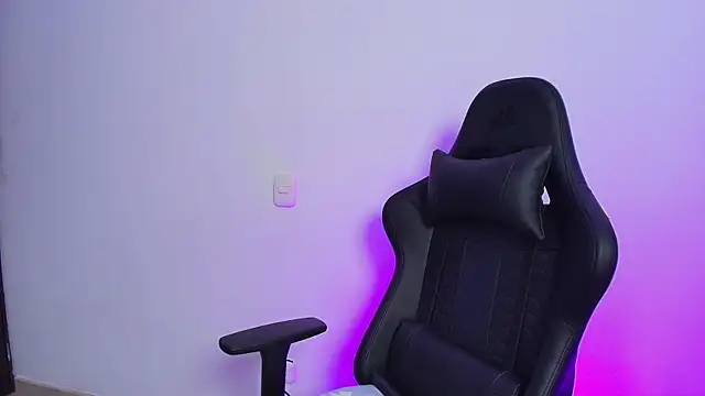 Snapshot of Megan_jacksonn_ chatting on April 16, 4:13 am Megan jacksonn online show from April 16, 4:13 am