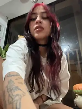 Snapshot of Kattze_ chatting on June 4, 1:33 am Kattze online show from June 4, 1:33 am