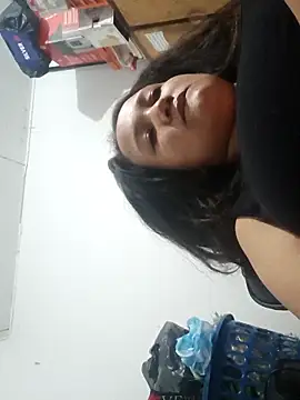 paola daza online show from April 10, 2:11 pm