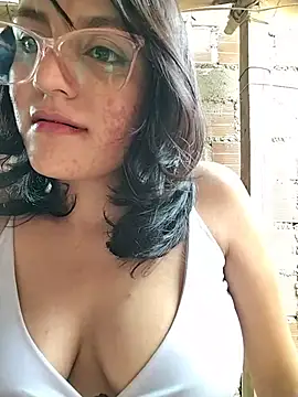 Snapshot of sienna_elara chatting on June 3, 2:33 pm sienna elara online show from June 3, 2:33 pm