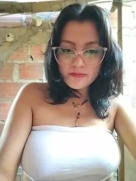 Snapshot of sienna_elara chatting on June 27, 11:04 am sienna elara online show from June 27, 11:04 am