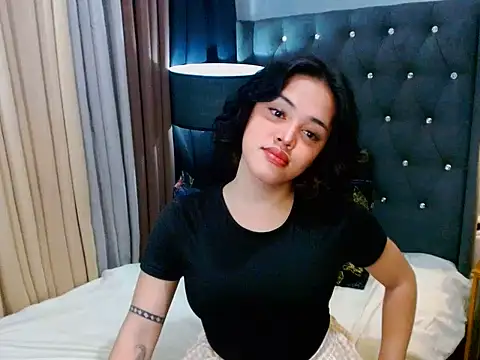 yhanachoii online show from June 18, 2:10 pm
