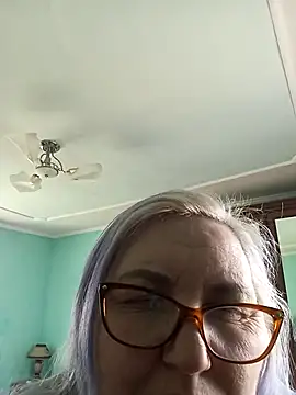 Snapshot of AureliaSky598 chatting on April 15, 10:44 am AureliaSky598 online show from April 15, 10:44 am