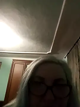 Snapshot of AureliaSky598 chatting on April 25, 6:38 pm AureliaSky598 online show from April 25, 6:38 pm