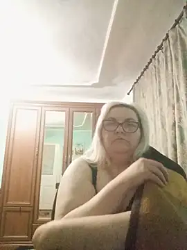 Snapshot of AureliaSky598 chatting on May 24, 10:37 pm AureliaSky598 online show from May 24, 10:37 pm