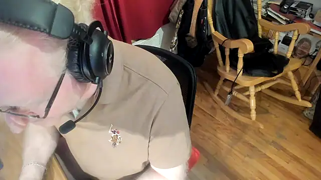 ChrisMtl83 online show from April 10, 1:22 am