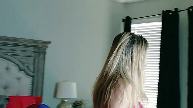 Farrah Fantasy online show from April 26, 3:42 pm