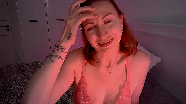 Snapshot of ElenaBrooks chatting on April 10, 2:44 pm ElenaBrooks online show from April 10, 2:44 pm