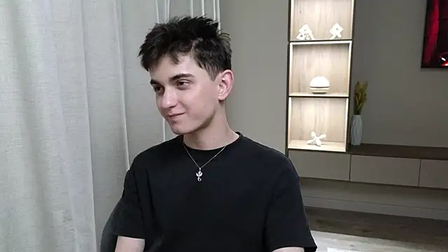Snapshot of alexander_18_xxl chatting on June 23, 7:23 pm alexander 18 xxl online show from June 23, 7:23 pm