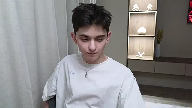 Snapshot of alexander_18_xxl chatting on June 24, 6:07 pm alexander 18 xxl online show from June 24, 6:07 pm