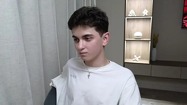 Snapshot of alexander_18_xxl chatting on June 26, 6:01 pm alexander 18 xxl online show from June 26, 6:01 pm
