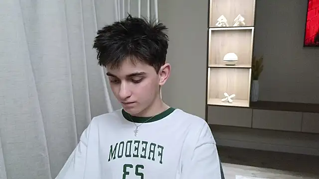 Snapshot of alexander_18_xxl chatting on June 28, 1:06 pm alexander 18 xxl online show from June 28, 1:06 pm