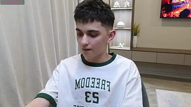 Snapshot of alexander_18_xxl chatting on July 10, 11:02 am alexander 18 xxl online show from July 10, 11:02 am