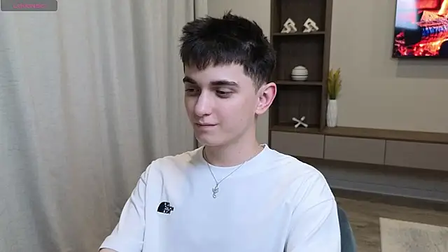 Snapshot of alexander_18_xxl chatting on July 22, 6:32 pm alexander 18 xxl online show from July 22, 6:32 pm