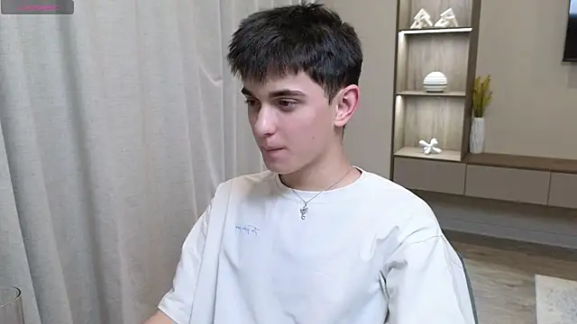 Snapshot of alexander_18_xxl chatting on August 9, 9:14 am alexander 18 xxl online show from August 9, 9:14 am