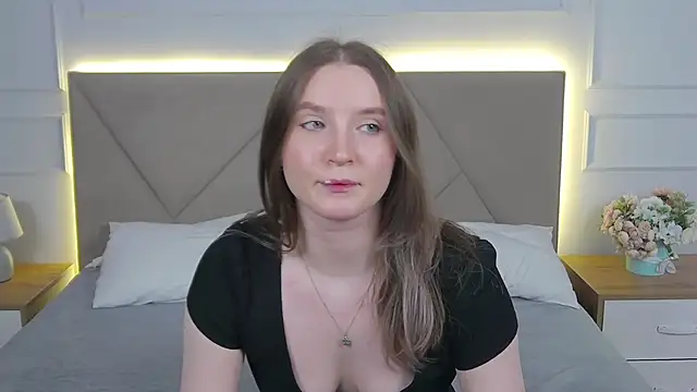 ArianaMilss online show from May 13, 10:45 am